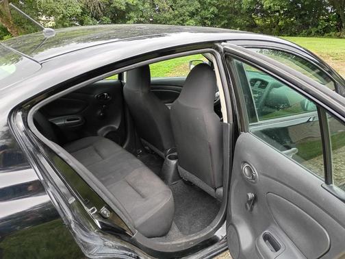 Black 2017 Nissan Versa 1.6 S+