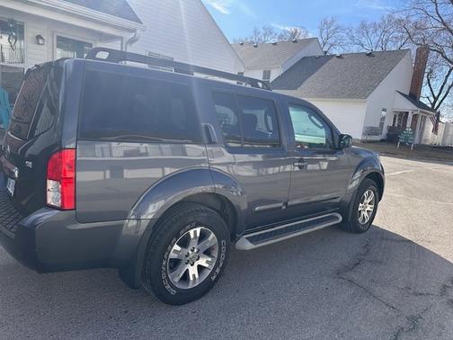 2010 Nissan Pathfinder SE