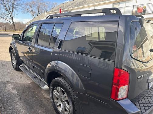 2010 Nissan Pathfinder SE