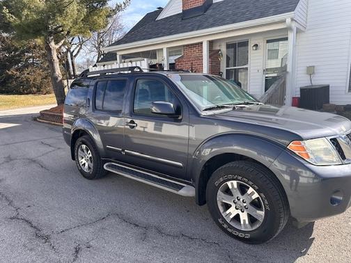 2010 Nissan Pathfinder SE