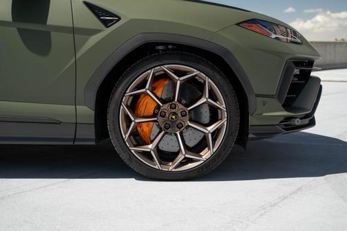 2023 Lamborghini Urus Performante