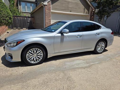 Silver 2019 INFINITI Q70 3.7X LUXE