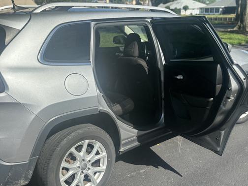 Silver 2016 Jeep Cherokee Latitude