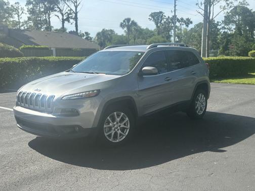 Silver 2016 Jeep Cherokee Latitude