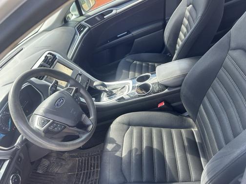 White 2013 Ford Fusion SE
