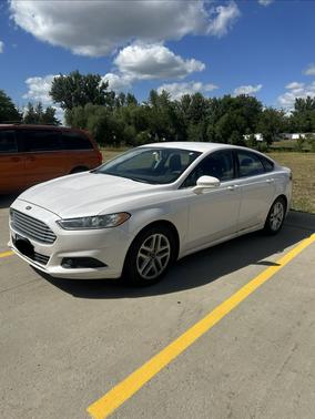 White 2013 Ford Fusion SE
