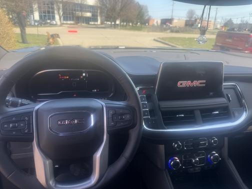 2023 GMC Yukon SLT