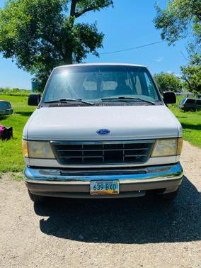 White 1995 Ford Club Wagon XLT H/D