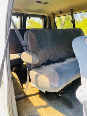 White 1995 Ford Club Wagon XLT H/D