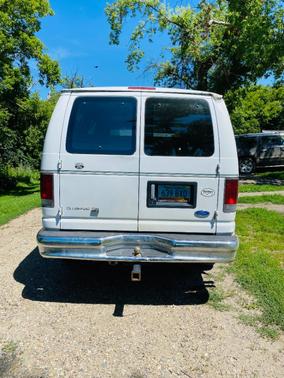White 1995 Ford Club Wagon XLT H/D