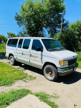 White 1995 Ford Club Wagon XLT H/D