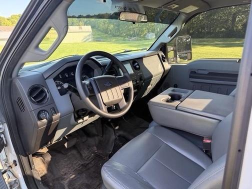 White 2015 Ford F-250 XL