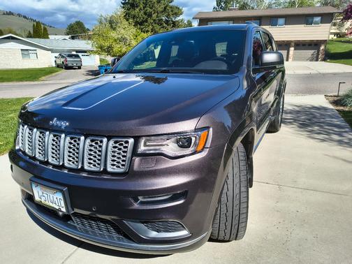 Gray 2018 Jeep Grand Cherokee Summit