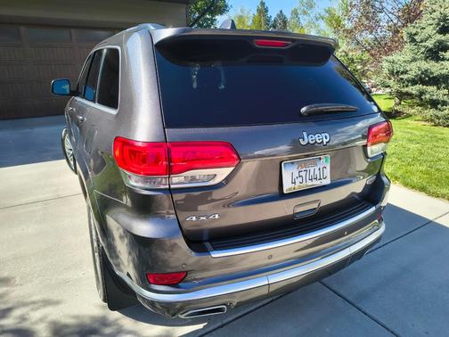 Gray 2018 Jeep Grand Cherokee Summit