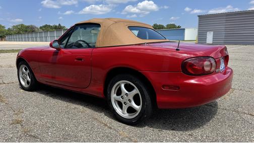 2002 Mazda MX-5 Miata Base