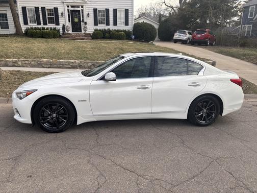2015 INFINITI Q50 Hybrid Premium