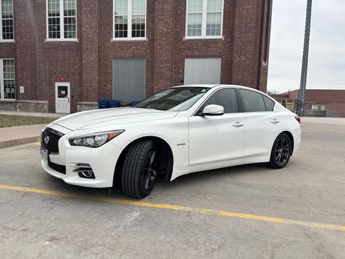 2015 INFINITI Q50 Hybrid Premium