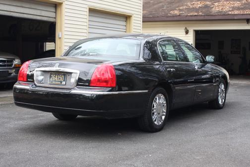 2007 Lincoln Town Car Signature Limited
