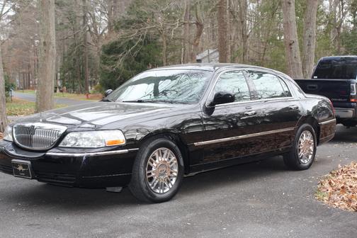 2007 Lincoln Town Car Signature Limited