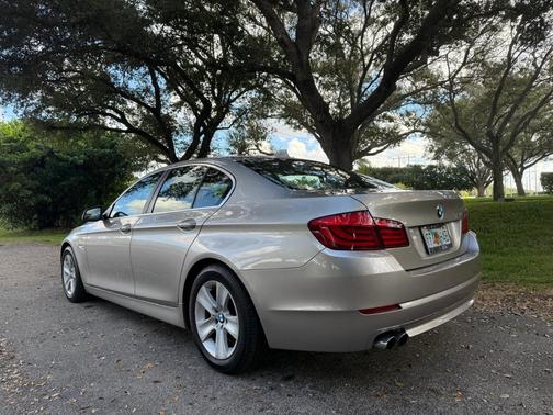 2011 BMW 528 i
