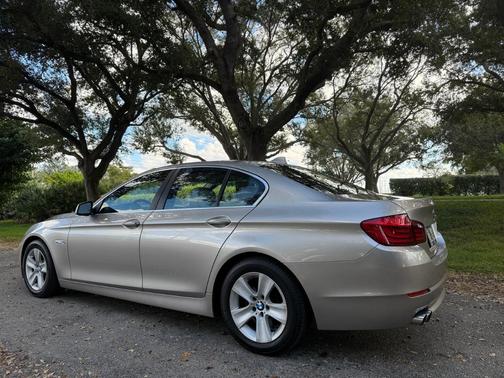 2011 BMW 528 i
