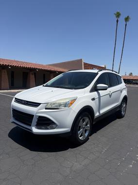 White 2016 Ford Escape SE