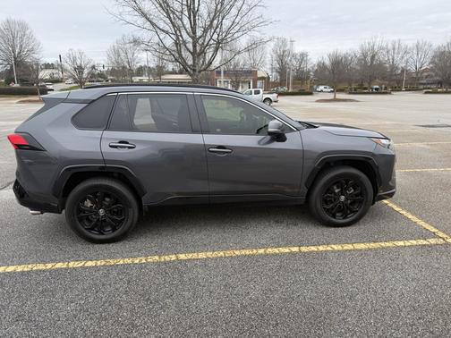 2022 Toyota RAV4 Hybrid SE