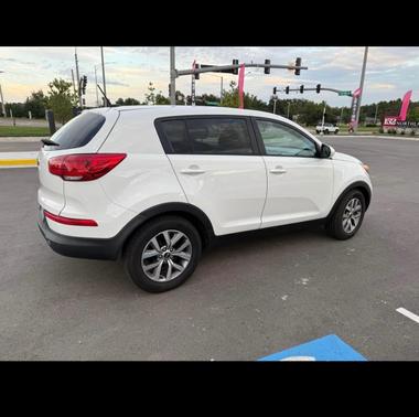 White 2016 Kia Sportage LX