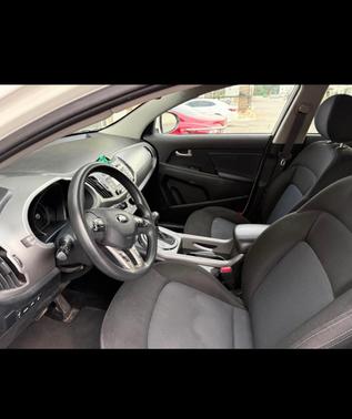 White 2016 Kia Sportage LX