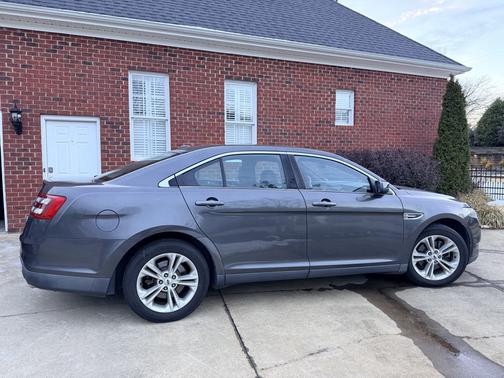 2015 Ford Taurus SEL