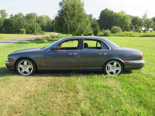 2004 Jaguar XJR Base