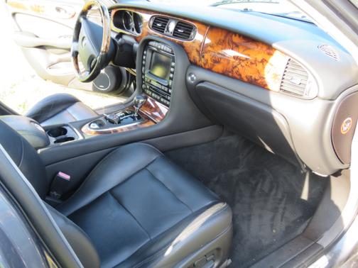 2004 Jaguar XJR Base