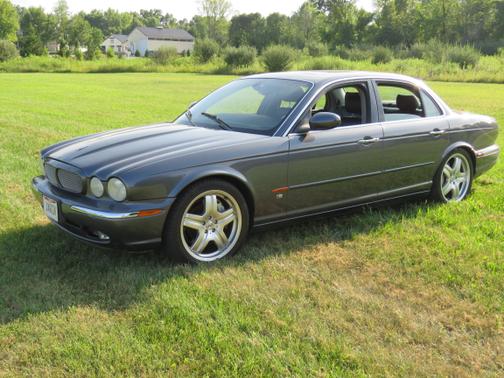 2004 Jaguar XJR Base