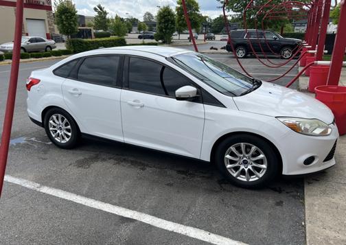 White 2014 Ford Focus SE