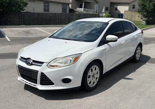 White 2014 Ford Focus SE