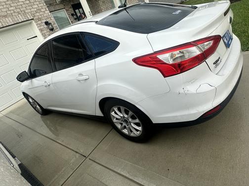 White 2014 Ford Focus SE