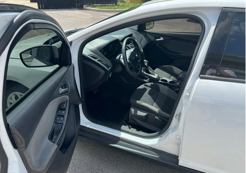 White 2014 Ford Focus SE