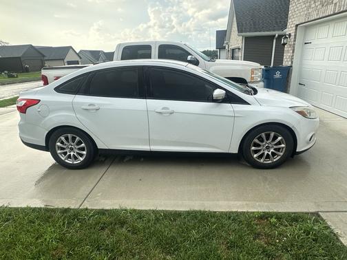 White 2014 Ford Focus SE