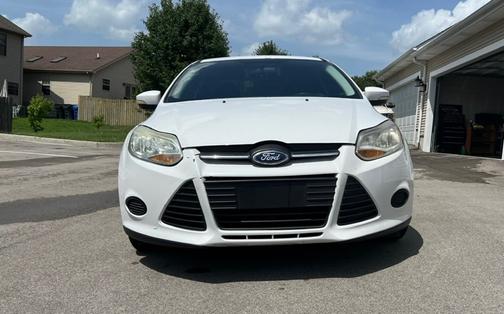 White 2014 Ford Focus SE