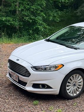 White 2016 Ford Fusion Energi SE Luxury
