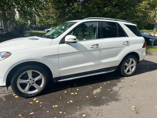 White 2016 Mercedes-Benz GLE-Class GLE 350 4MATIC