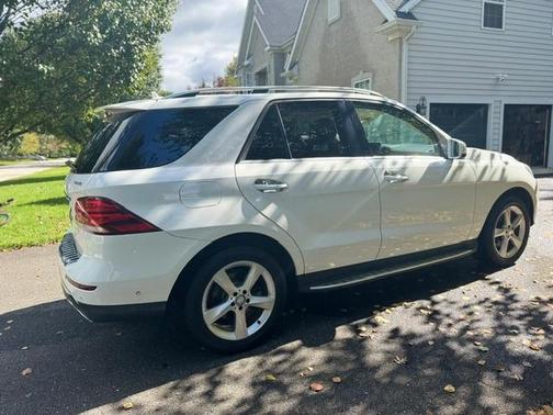 White 2016 Mercedes-Benz GLE-Class GLE 350 4MATIC