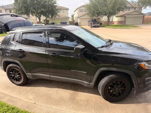 Black 2018 Jeep Compass Latitude