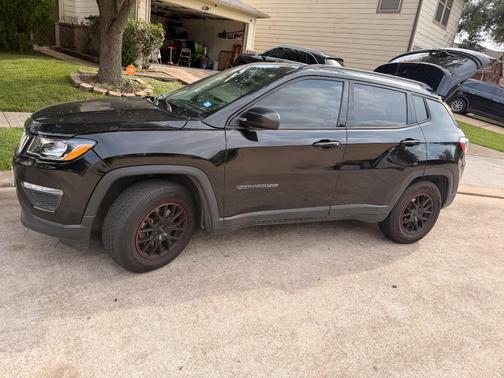 Black 2018 Jeep Compass Latitude