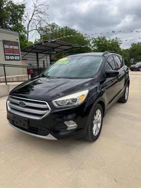 Black 2017 Ford Escape SE
