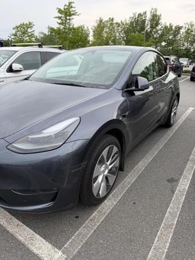 Gray 2023 Tesla Model Y Long Range