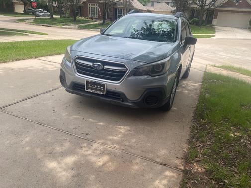 Silver 2018 Subaru Outback 2.5i