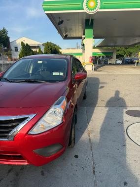 Red 2018 Nissan Versa 1.6 SV