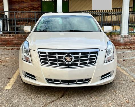 White 2013 Cadillac XTS Luxury