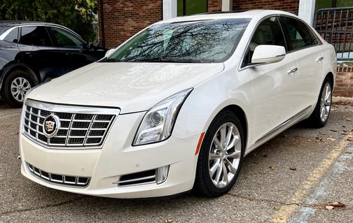 White 2013 Cadillac XTS Luxury